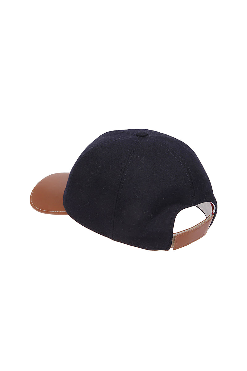 Flamel and suede hat